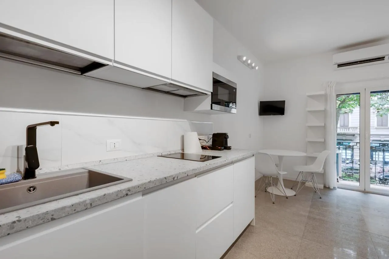 Wonderful Studio In Pta Romana 10 Mins From Duomo By Easylife ميلان 0*,
