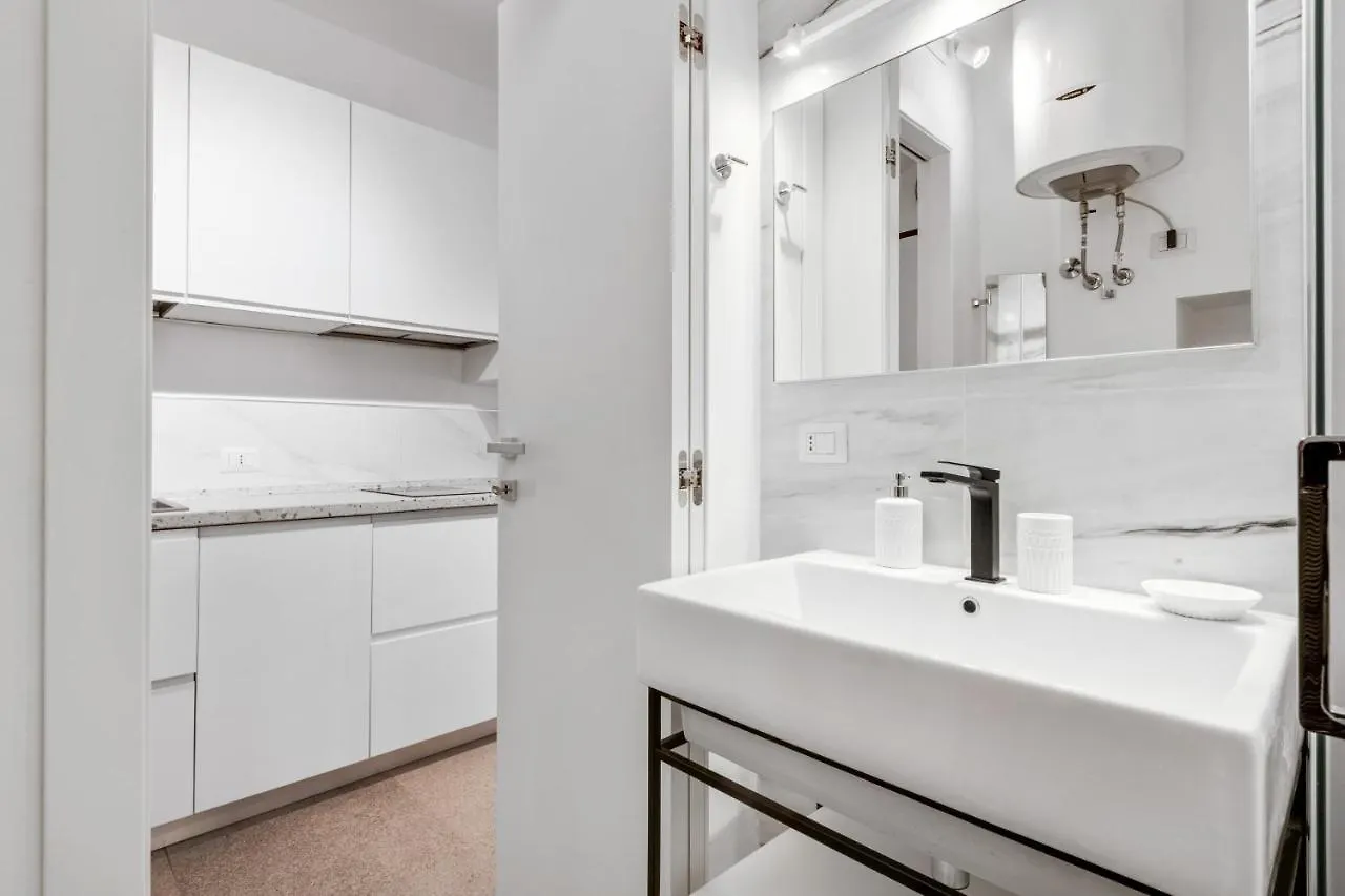 Wonderful Studio In Pta Romana 10 Mins From Duomo By Easylife ميلان شقة