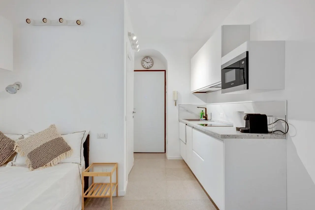 شقة Wonderful Studio In Pta Romana 10 Mins From Duomo By Easylife ميلان إيطاليا