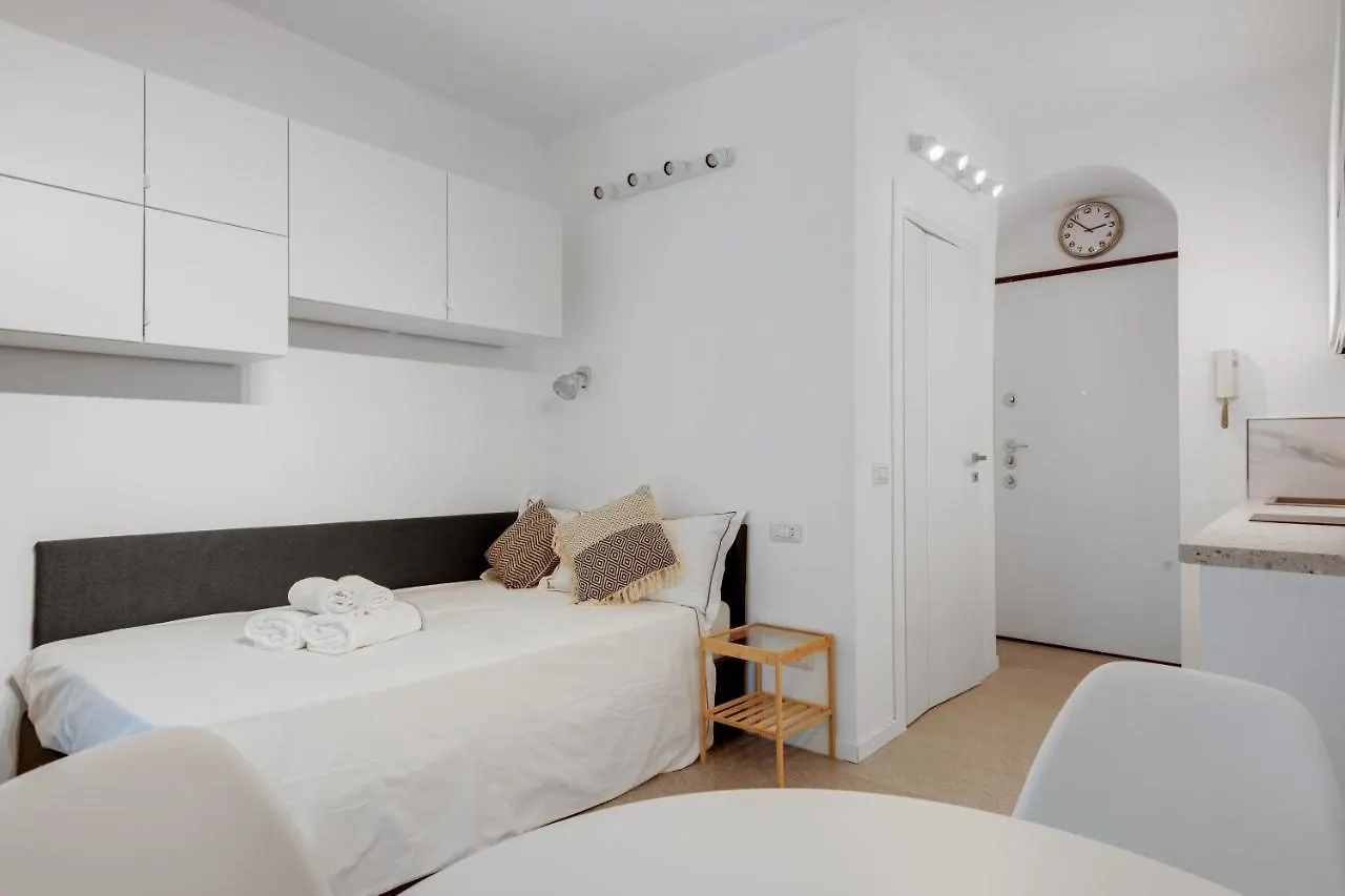 Wonderful Studio In Pta Romana 10 Mins From Duomo By Easylife ميلان