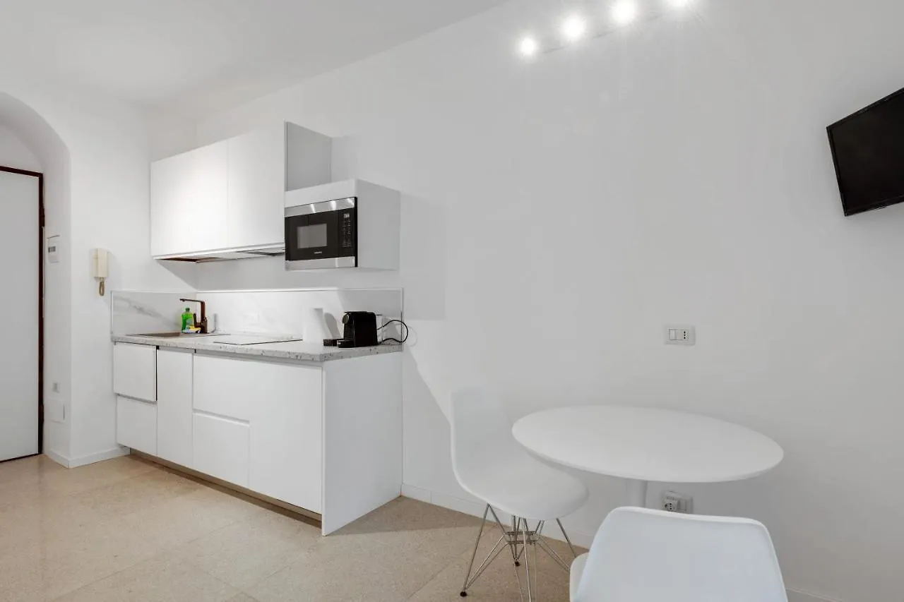 Wonderful Studio In Pta Romana 10 Mins From Duomo By Easylife ميلان 0*,  إيطاليا